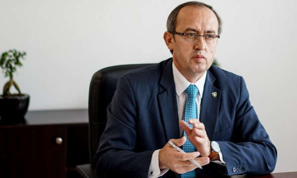 Përplasja Kurti-Hoti rreth paktit për Presidentin: Si mund të mbaheni te një marrëveshje kur kandidati është tërhequr?