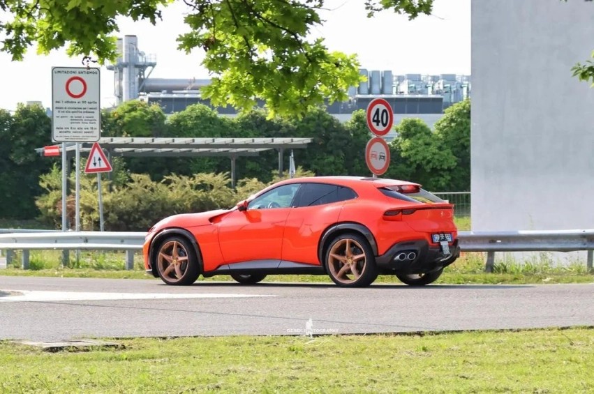 Ndikimi i Jeff Bezos: Si lindi ideja e Ferrarit elektrik pas një bisede në vitin 2016