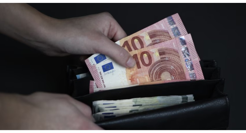 Paga minimale në Kosovë: Zotimet e qeverisë ende pa afat, punëtorët vazhdojnë të mbajnë barrën e tatimeve