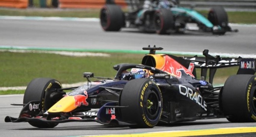 Paraqitje e jashtëzakonshme e Verstappen në Sepang: Piloti i Red Bull siguron “pole position”