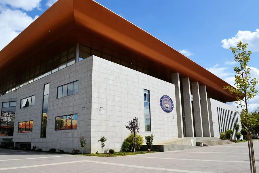 Alarm për bombë dhe mesazhe nacionaliste serbe: Institucionet në Shqipëri marrin email kërcënues