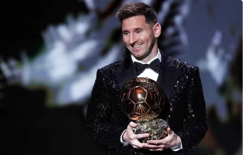 Legjendat në përballje: Messi dhe Ronaldo mes kandidatëve për çmimin historik 'Topi i Artë i të gjitha kohërave'