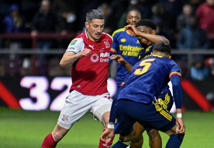 Dështim i bujshëm për Arsenalin: Eliminohet nga Carabao Cup pas dramës me penallti ndaj Fleetwood Town