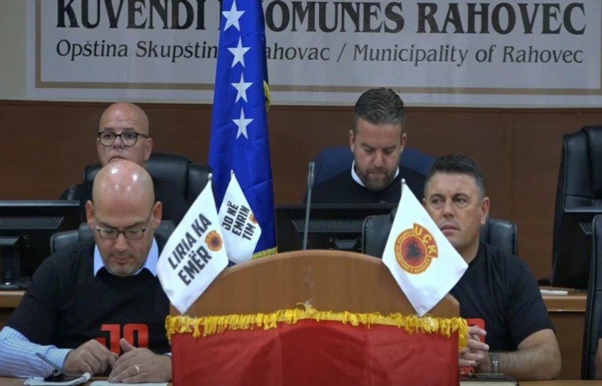 Rahoveci ngrihet kundër vendimit të Speciales, Kuvendi Komunal miraton deklaratën për ish-krerët e UÇK-së