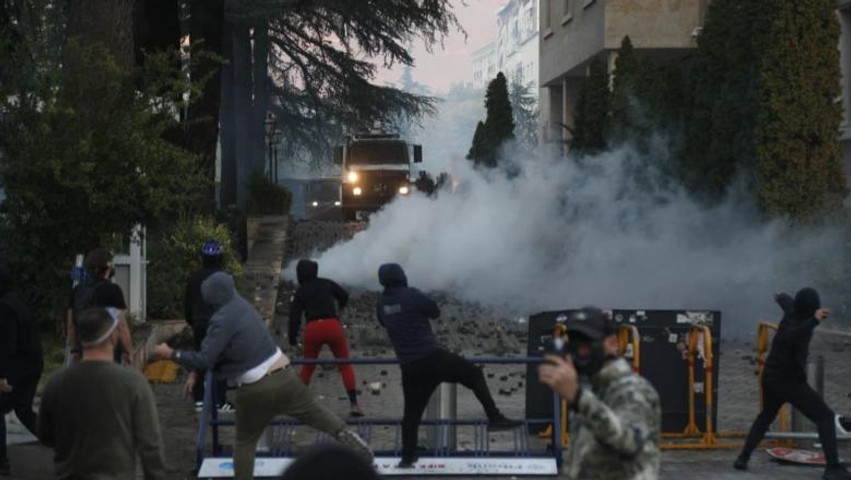 Masat e reja të qeverisë: Lista e zezë në TIMS dhe ndalesa udhëtimi për dhunuesit e protestave