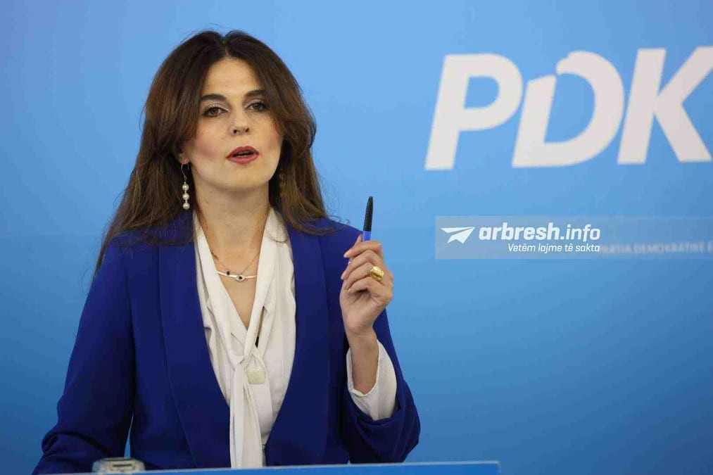 Çitaku akuzon ambasadorin britanik për standarde të dyfishta: Pse hesht për presionin ndaj Gjykatës Ndërkombëtare?