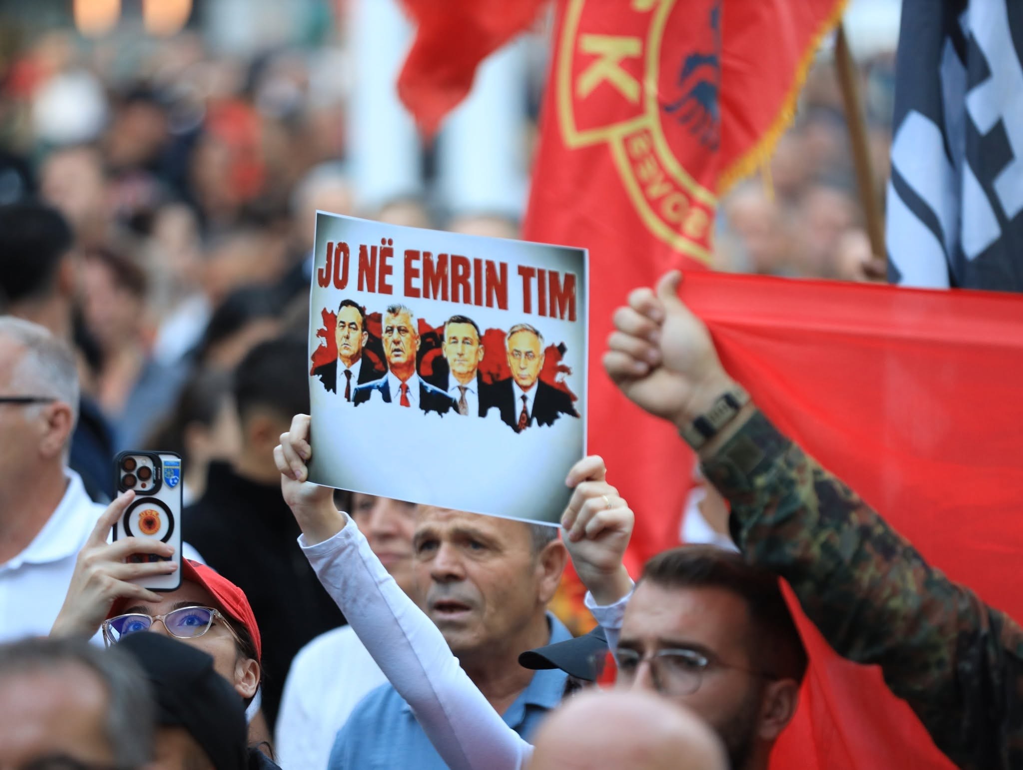 Thirrje urgjente nga OVL-UÇK: Të gjithë qytetarët në sheshin e Prishtinës