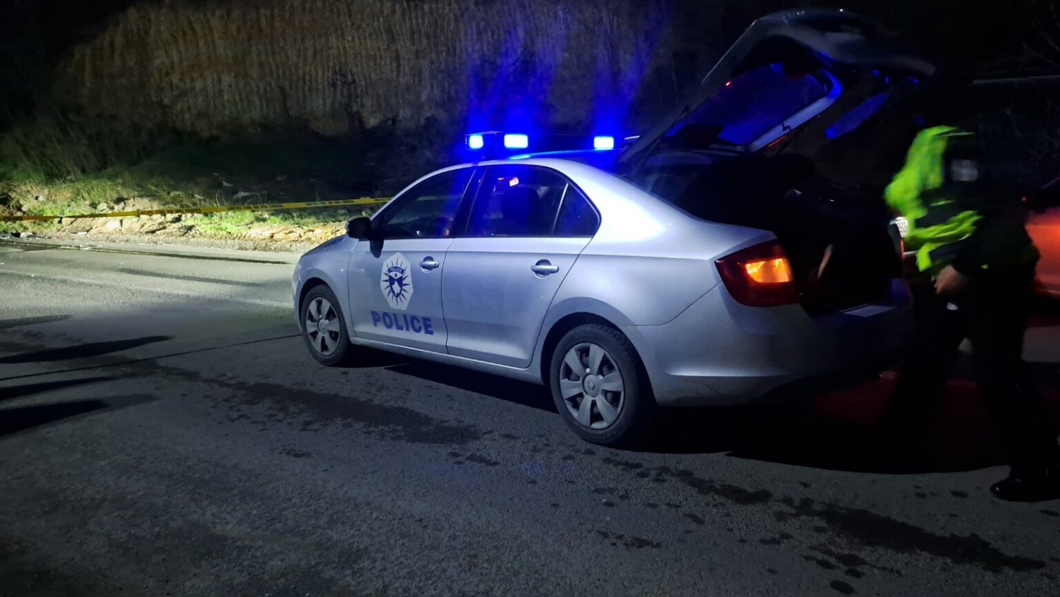 Vushtrri: Konflikti familjar degjeneron në dhunë, 22-vjeçarja denoncon xhaxhain në Polici