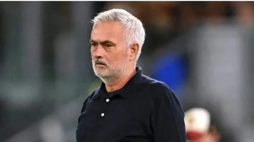 Mourinho refuzon paralelizmat para El Clasicos: Barcelona është e kompletuar, ne jemi ende në fazë ndërtimi