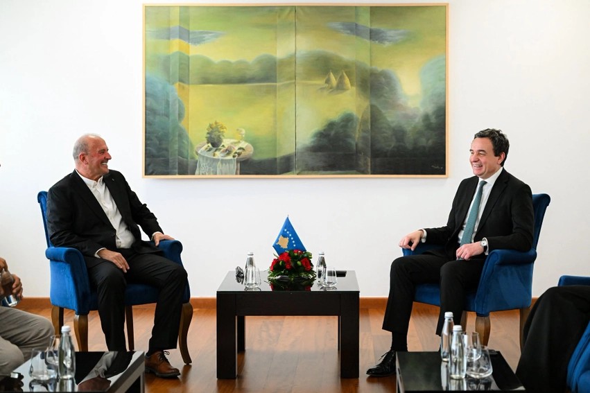 Takimi special i kryeministrit Kurti me legjendën e futbollit kosovar, Xhevdet Muriqi