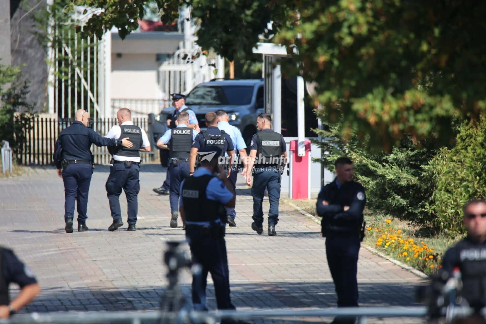 Masë ndalimi prej 48 orësh për 9 të dyshuarit për krime lufte, zbulohet çka u gjet gjatë operacionit në Zubin Potok