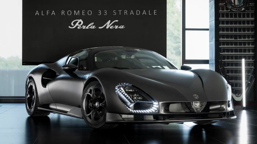 Krijim i papërsëritshëm: Alfa Romeo 33 Stradale ‘Perla Nera’ shkëlqen me trupin e karbonit të zi