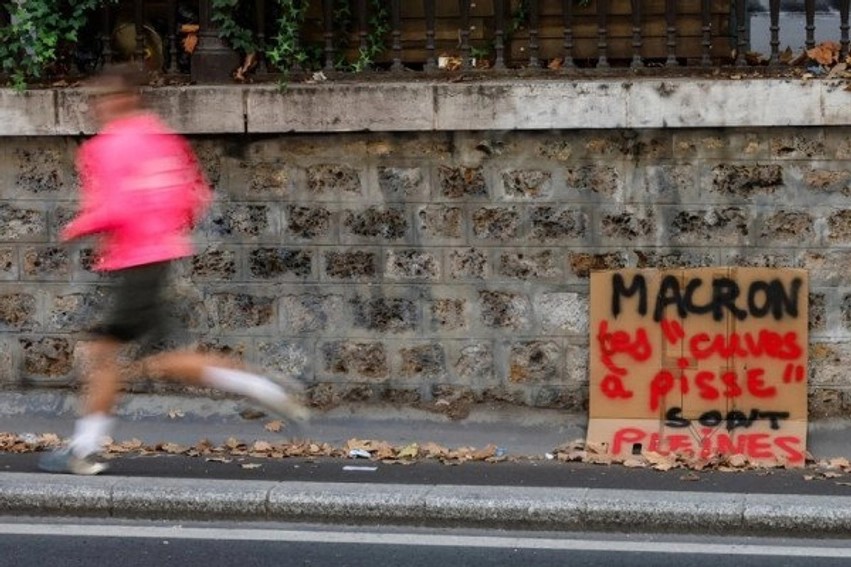Valë dhune në Francë: Ekstremet kërkojnë kokën e ministrit të Brendshëm, sytë nga fjalimi i Macron
