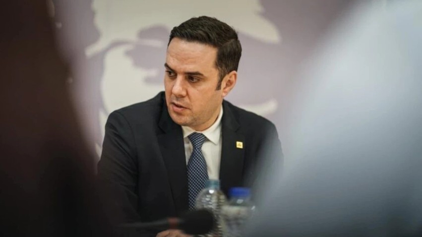 Tragjedia në Pejë, Abdixhiku: Shteti dështoi ta mbronte Arlinda Zekajn, tani i detyrohemi drejtësi