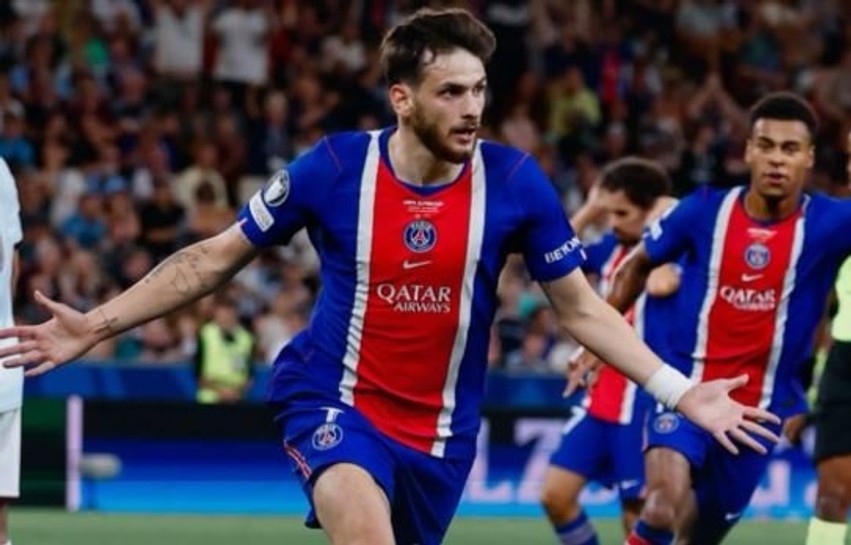 Goditje e rëndë për PSG-në, klubi parizien pikaton zëvendësuesin e Kvaratskhelias në merkato