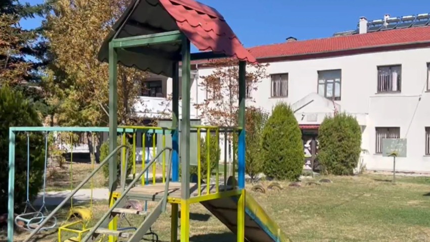 Zgjerohet skandali në kopshtin e Korçës: Dyshime për fëmijë të tjerë me probleme shëndetësore