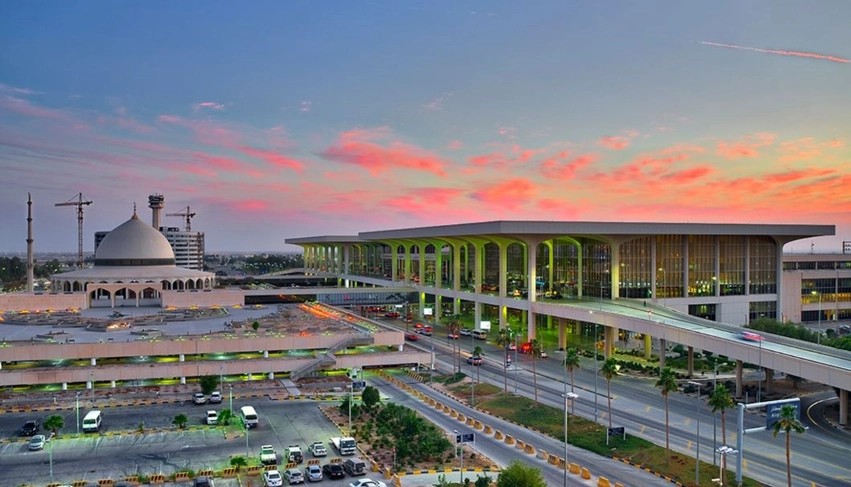 E rëndë në Arabinë Saudite: Sulmi në aeroportin e Dammamit lë një të vrarë dhe tetë të plagosur