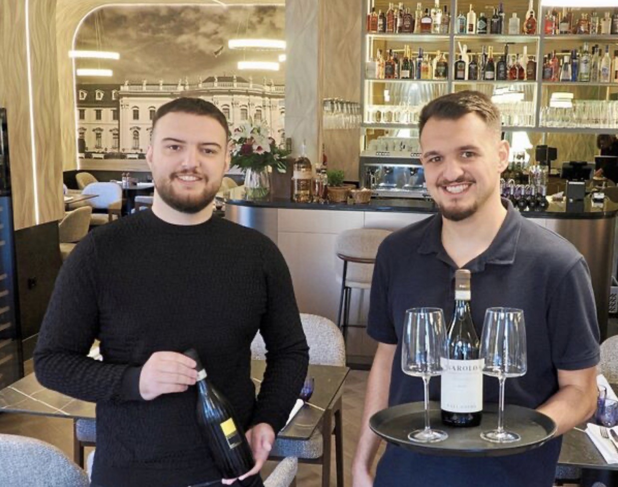Sipërmarrësit nga Mitrovica pushtojnë gastronominë gjermane: Vëllezërit Zeneli shndërrojnë restorantin ikonik në Ludwigsburg
