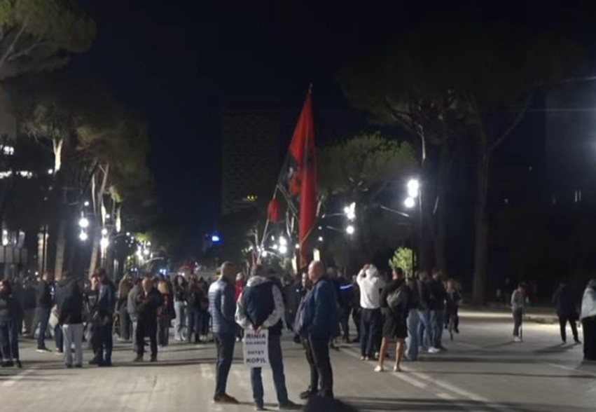 Protesta e 11-të e studentëve: Situata para Kryeministrisë dhe paralajmërimi për tubim kombëtar