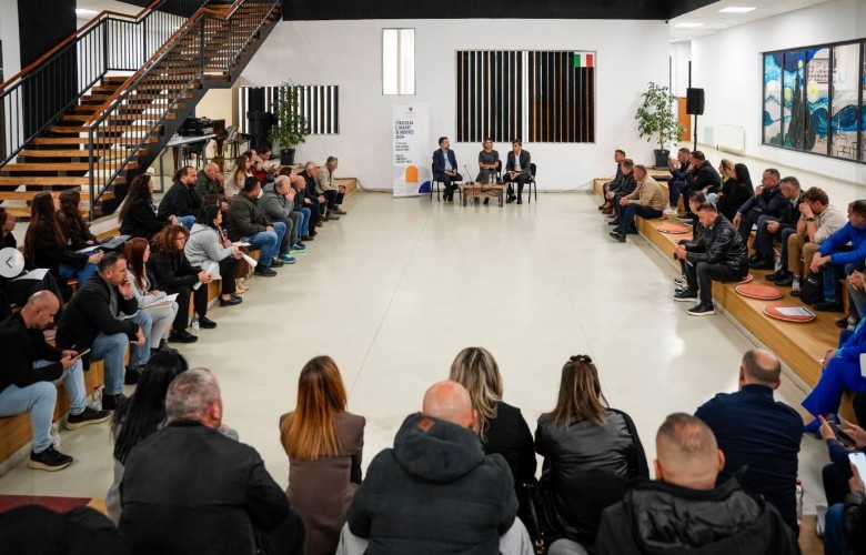 Ndërtimi i arsimit të së ardhmes: Ministri Çeku takon prindërit në Pejë dhe Gjakovë për Strategjinë 2035+