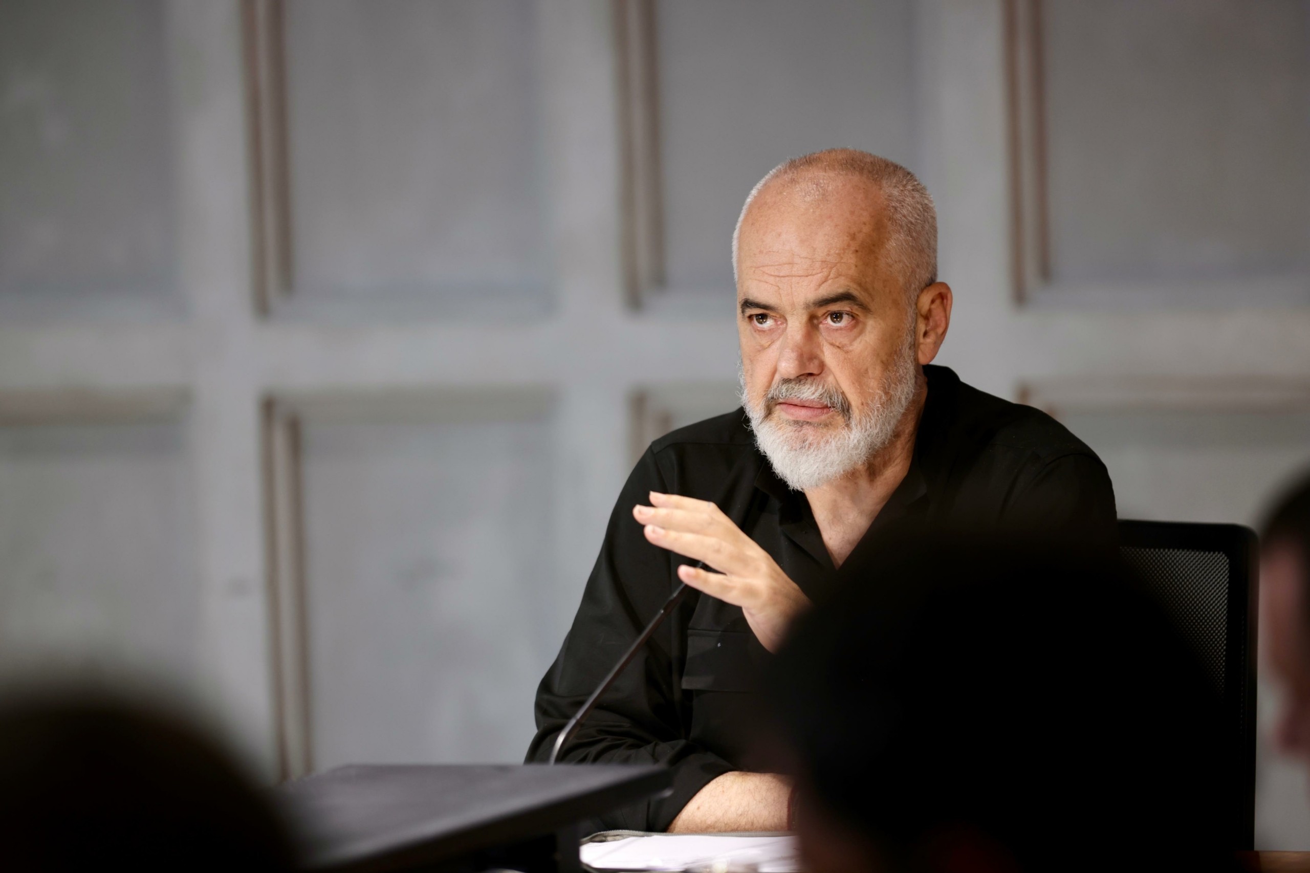 Protesta në SHBA, Edi Rama sulmohet me vezë nga mërgimtarët gjatë vizitës për OKB-në