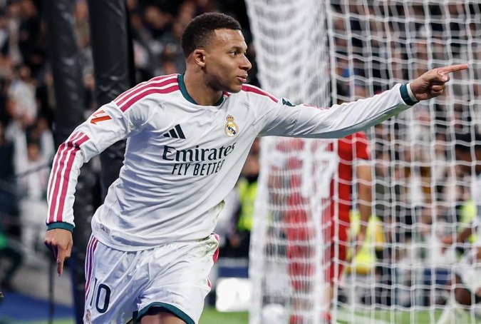 Real Madridi jep sinjale të qarta para «El Clasicos», triumfon bindshëm ndaj Sevillës