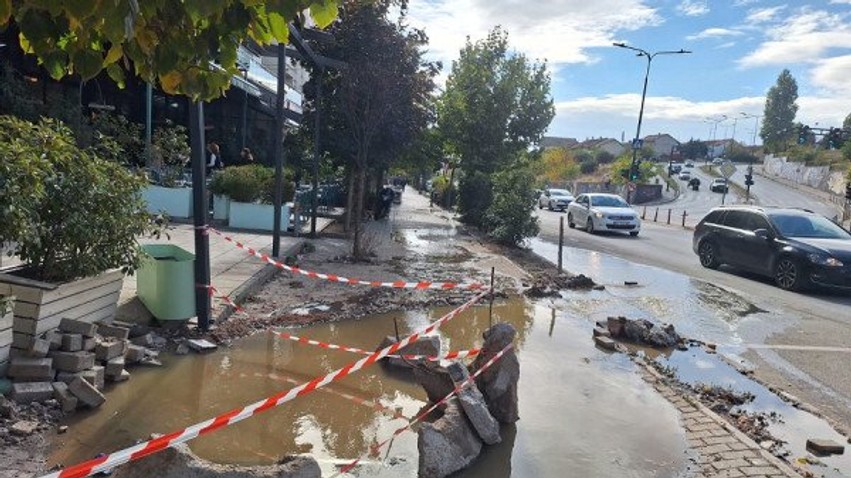 Erë e rëndë dhe kanalizim i bllokuar në Rrugën B, banorët: Situatë alarmante dhe rrezik për infeksion