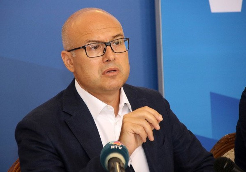 Tensione të jahta në Serbi: Vuçeviq lëshon kërcënime pas ndalimit të nëntë personave në Zubin Potok