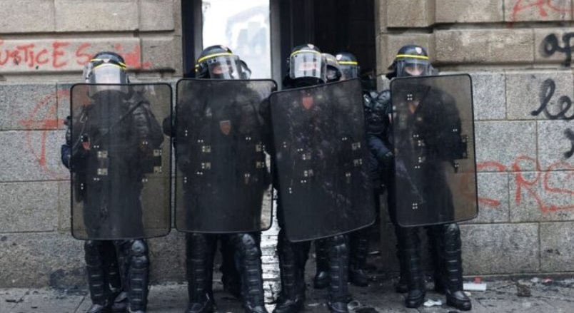 Franca në alarm: Mobilizim masiv i 70 mijë policëve përballë kërcënimeve për trazira