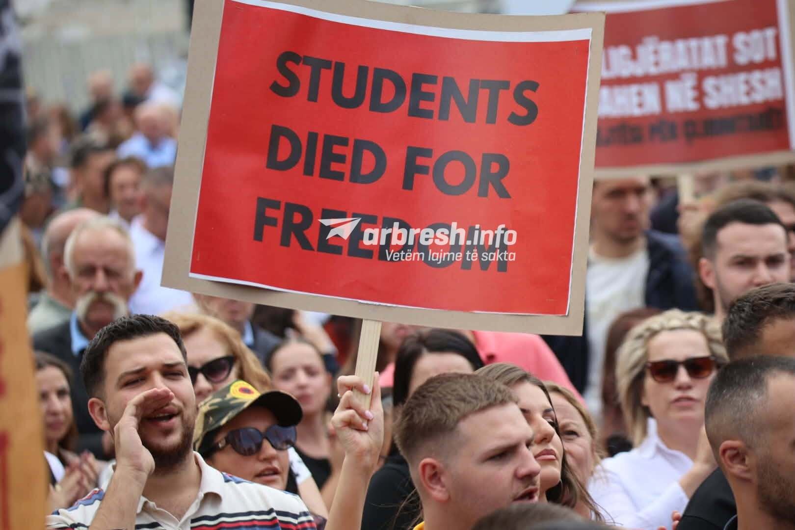 Valë mbështetjeje studentore për protestën “Jo në emrin tim”: Thirrje urgjente për miratimin e Ligjit për UÇK-në