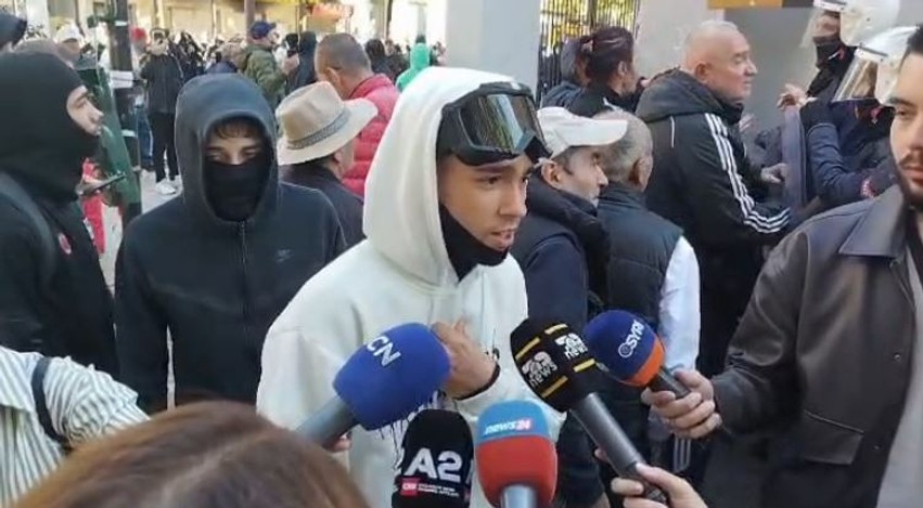 “Jemi në luftë me shtetin tonë” – Fjalimi prekës i 16-vjeçarit para Ministrisë së Arsimit
