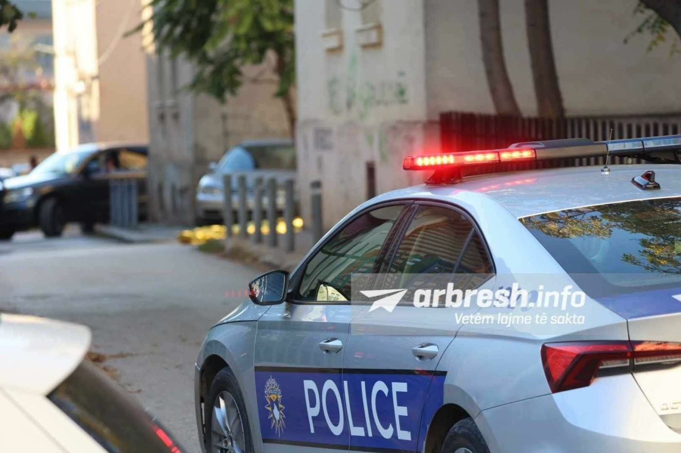 Incident i rëndë në Mitrovicën e Veriut: Rrahje fizike në një lokal, përfundon në spital një i ri