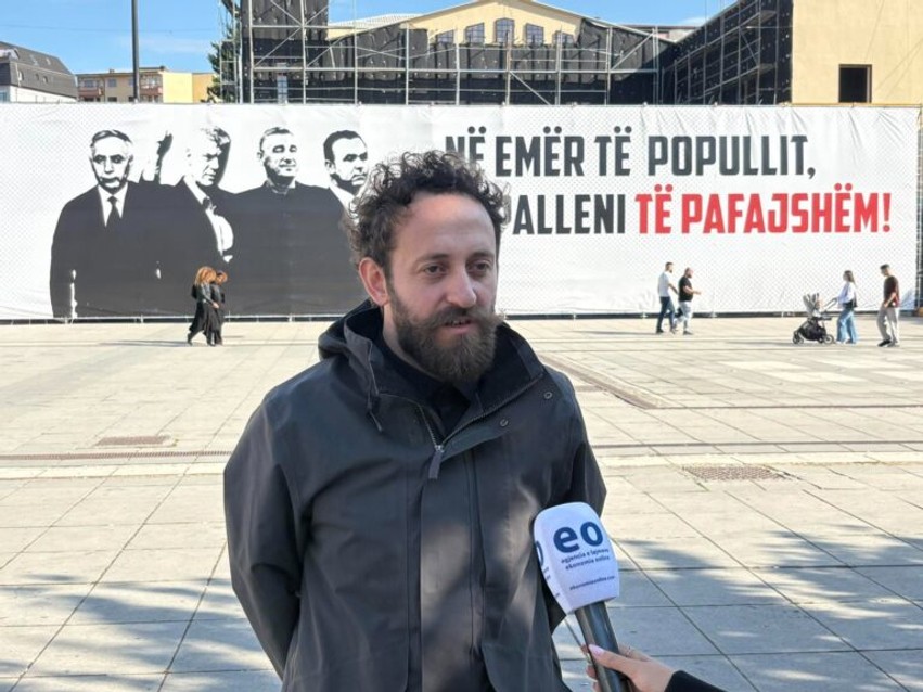 Vazhdon revolta në Prishtinë: Organizatori thirrje qytetarëve për natën e 18-të të protestës në mbrojtje të UÇK-së