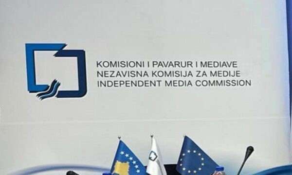 Komisioni i Pavarur i Mediave mblidhet sot: Në fokus licencat, ndryshimet e pronësisë dhe shkeljet e transmetuesve