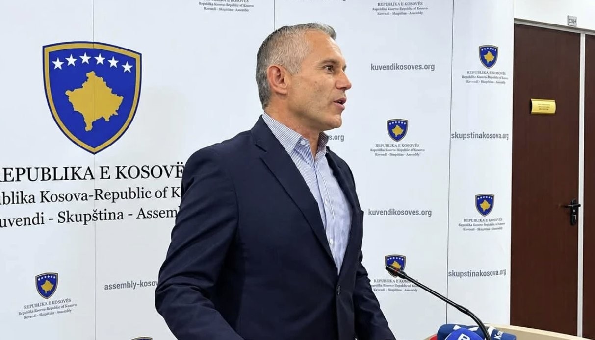 Ramadani kritikon opozitën: LDK dhe PDK ranë në grackën e Kurtit, vetëm AAK e kuptoi që në nisje