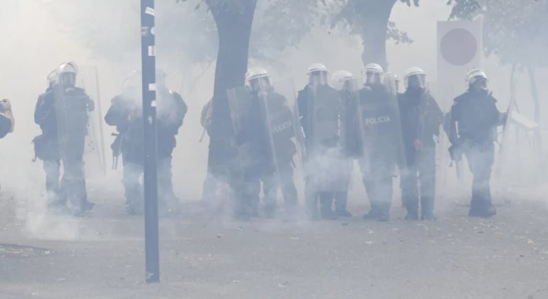 Bilanci i protestës në kryeqytet: 26 të lënduar kërkojnë ndihmë mjekësore te Trauma, mes tyre efektivë dhe kalimtarë