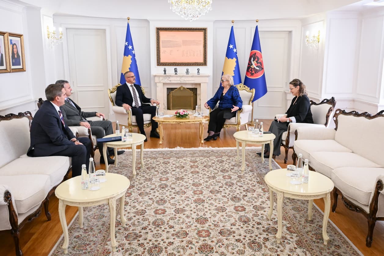 Presidentja Justina Shiroka Pula diskuton me krerët e drejtësisë për sundimin e ligjit
