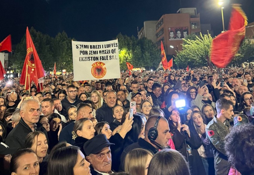 Nata e 13-të e protestës “Jo në emrin tim”: Aktivitetet dhe detajet e mbrëmjes në sheshin “Skënderbeu”