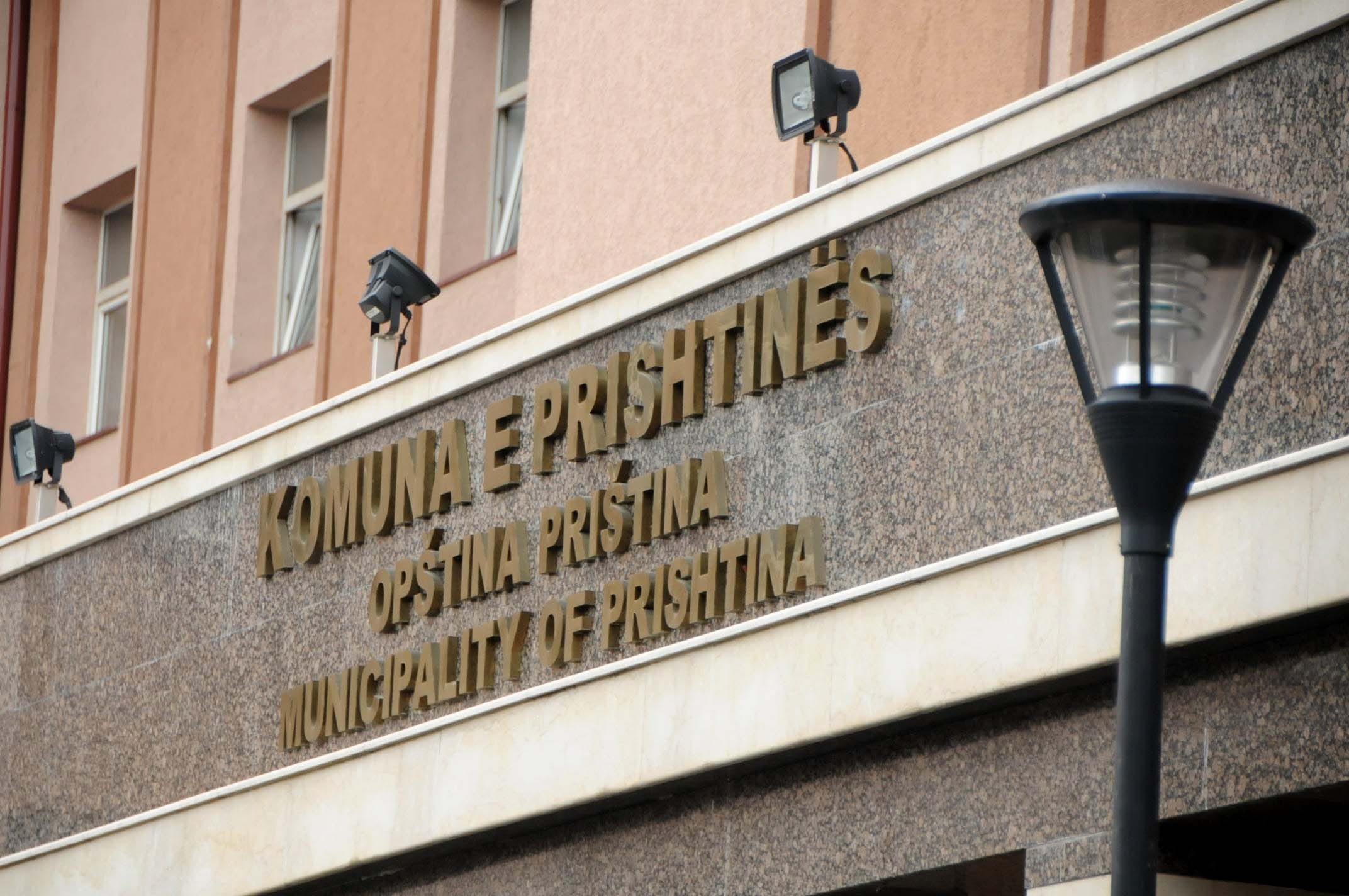 Protesta “Jo Në Emrin Tim”: Komuna e Prishtinës liron nga pagesa parkingu prapa Pallatit të Rinisë