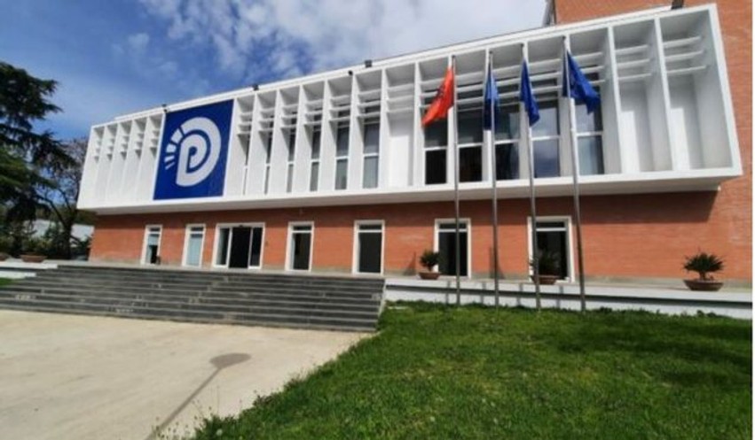 Partia Demokratike e quan fasadë mbledhjen e Këshillit të Sigurisë: Krerët e shtetit të largohen menjëherë