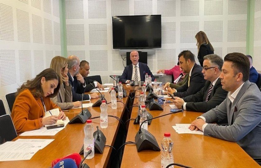 Tragjedia në Vitomiricë: Kuvendi mbledh seancë të jashtëzakonshme për vrasjen e Arlinda Zekajt