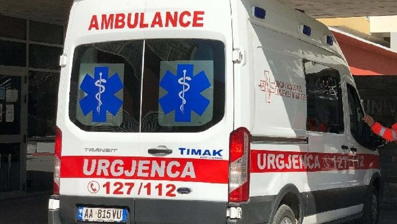 Aksident i rëndë në Cërrik: Motoçikleta përplet të miturin, 14-vjeçari dërgohet me urgjencë në spital