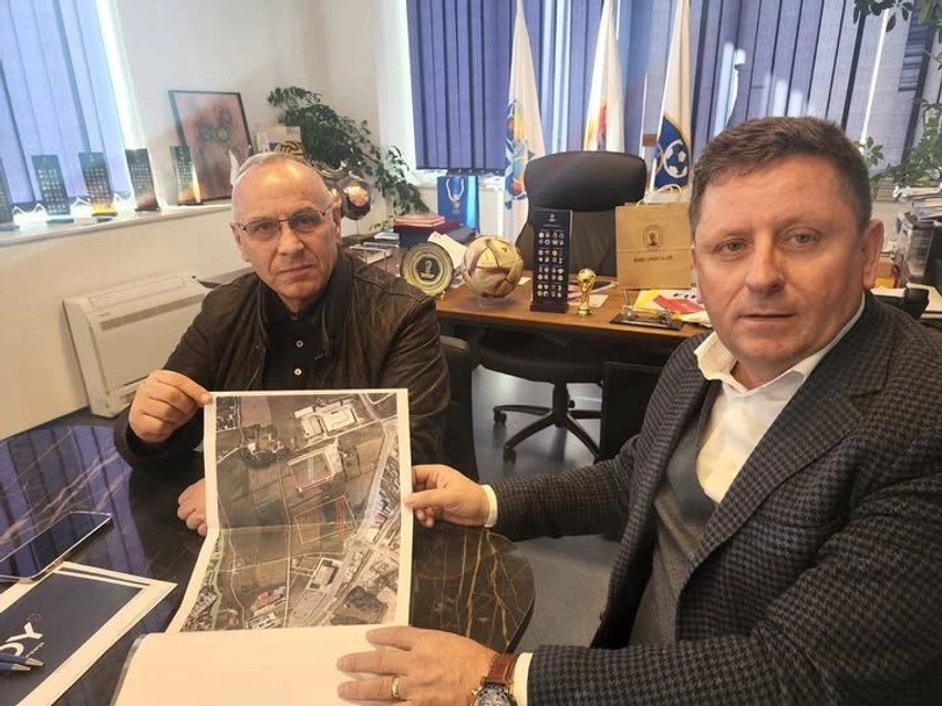 Infrastrukturë moderne në Ferizaj: Stadiumi i qytetit bëhet me dritë reflektorësh