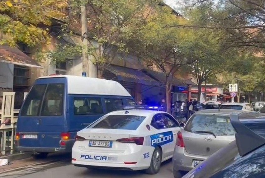Të shtëna me armë në Tiranë pas një zënke për motive banale, identifikohen dhe shpallen në kërkim dy të dyshuar