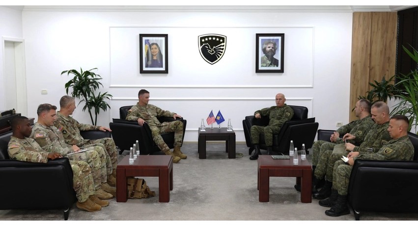 Komandanti i FSK-së, gjenerallejtënant Bashkim Jashari, takon gjeneralin amerikan Charles H. Lampe: Në qendër thellimi i partneritetit ushtarak