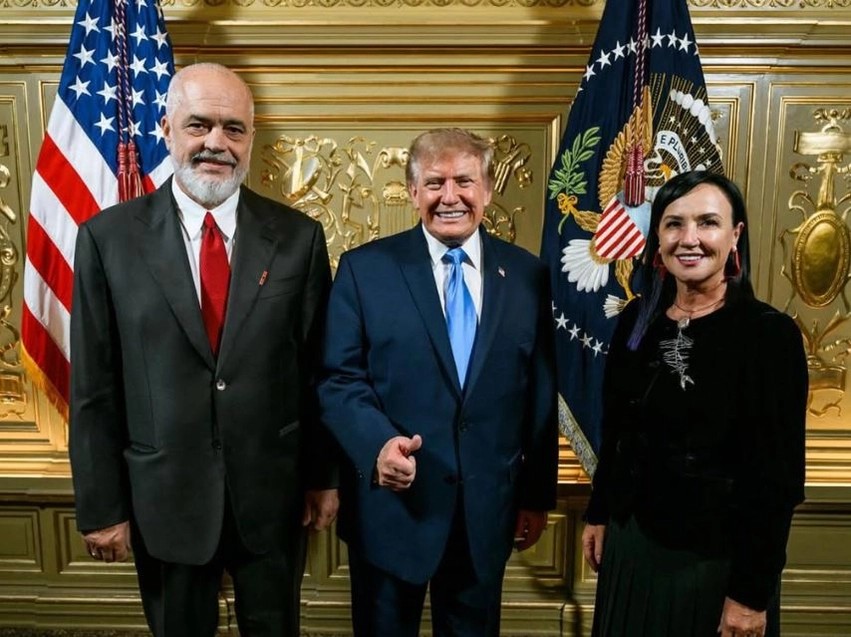 Rama ‘ironizon’ kundërshtarët me një foto krah Trump: E bëra me Inteligjencë Artificiale!