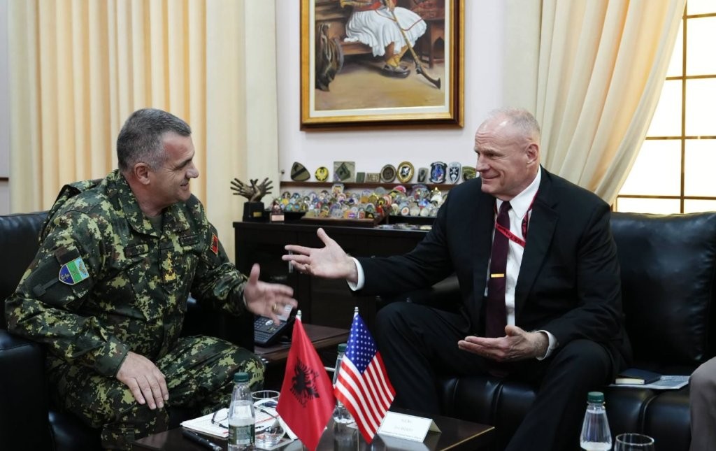 Bashkëpunimi ushtarak në fokus: Gjenerallejtënant Arben Kingji takon ambasadorin e SHBA, Eric Wendt