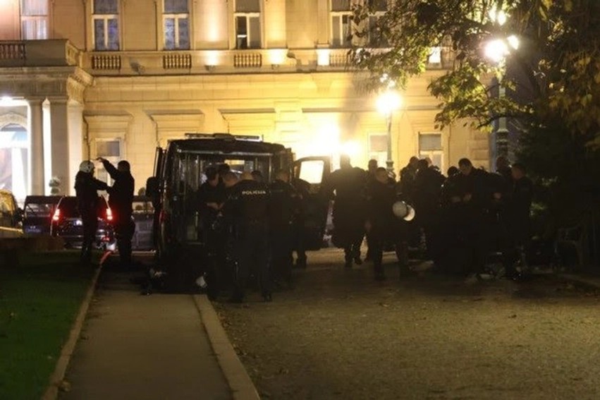 Tensionet në Serbi: Partia Demokratike Evropiane paralajmëron për provokime të mundshme nga strukturat e SNS-së