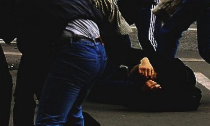 Borxhi degjeneron në dhunë fizike në Mitrovicë: Policia vë në pranga një person, përfshihet edhe spreji