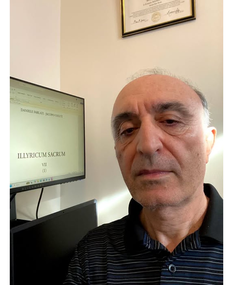 Misi i Luket Hasajt: Si po e lidh përkthyesi shqiptar të kaluarën me diasporën përmes fjalës së shkruar